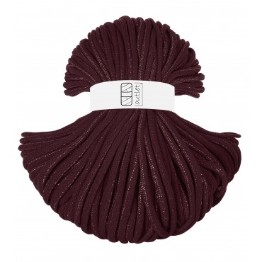 Burgundowy ze złotą nitką...