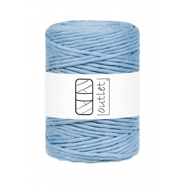 Niebieski sznurek skręcany...